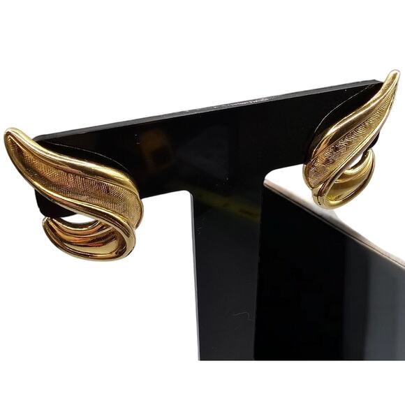 Pierced Earrings Vintage Avon Textured Brushed Gold Tone Retro Fashion Signed - Picture 3 of 8